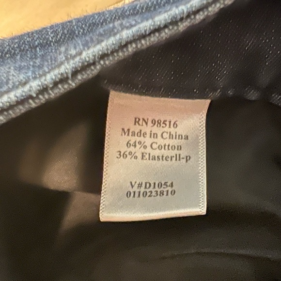 Coldwater Creek Jean capri shorts - Picture 2 of 6